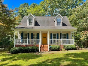 Building Photo - Charming Country Cottage Only 23 Mins from...