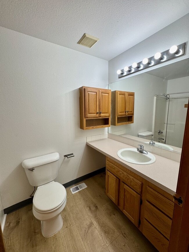 Building Photo - 4 Bedroom, 2 Bath House on Quiet Cul-de-sac