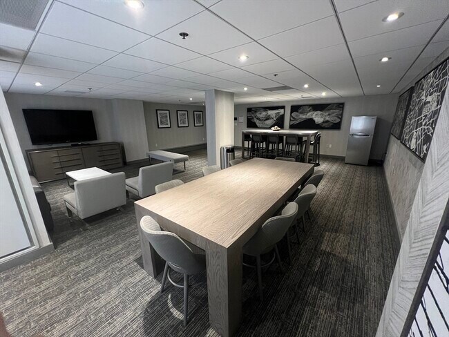 Building Photo - 8 Museum Way