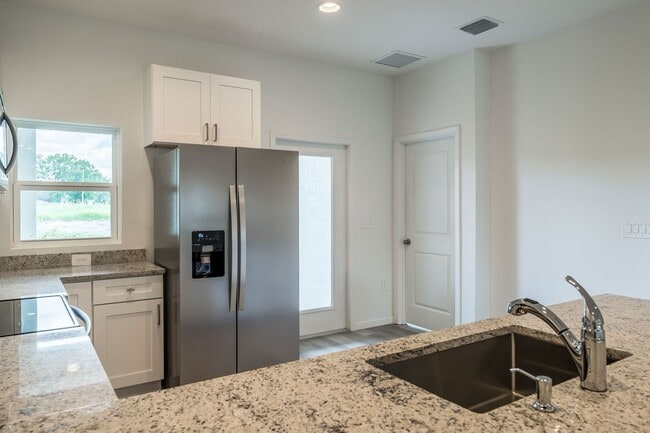 Building Photo - 5365 Vista Lago Dr
