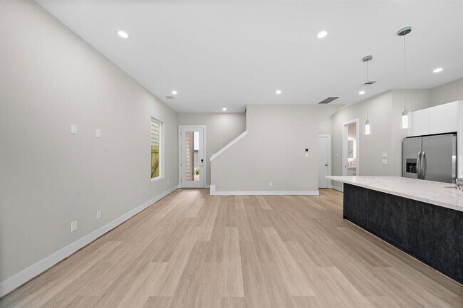 Building Photo - 28G Bucan St