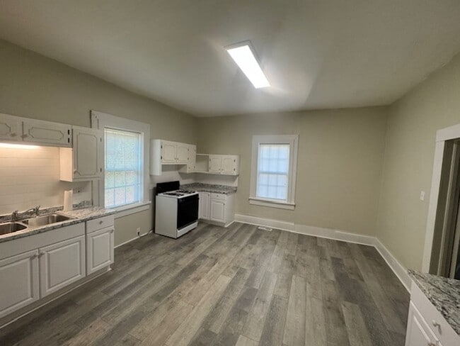 Building Photo - 6 Barry Ave