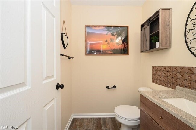 Building Photo - 655 Almas Ct