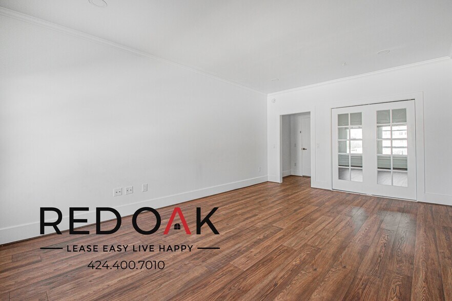 Building Photo - 6533 Hollywood Blvd