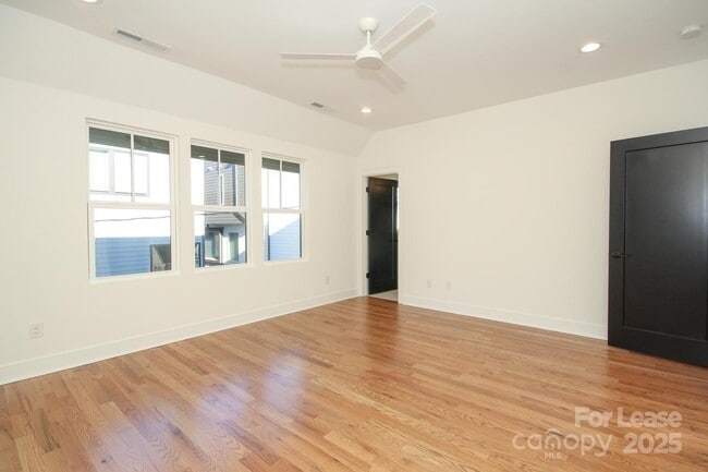 Building Photo - 1110 Greenleaf Ave