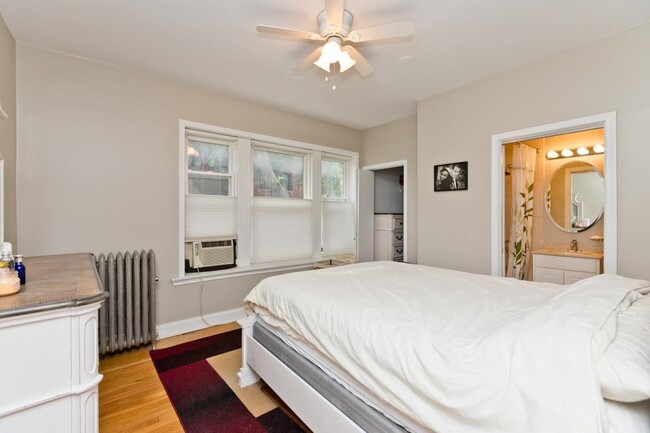 Building Photo - 2 bedroom in Chicago IL 60657