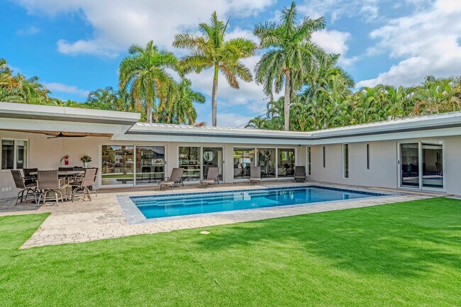 Building Photo - 1725 NE 23rd Ave