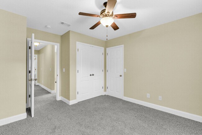 Building Photo - 4 Bedroom 2.5 Bathroom single family home ...