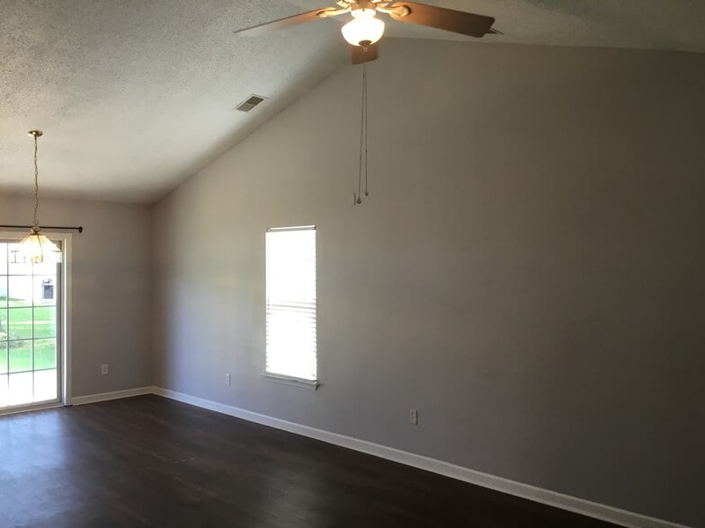 Building Photo - 38 Sandy Pointe Dr
