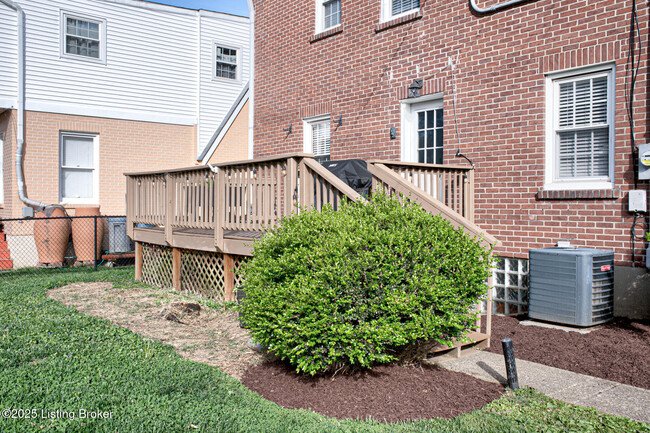 Building Photo - 2418 Brighton Dr