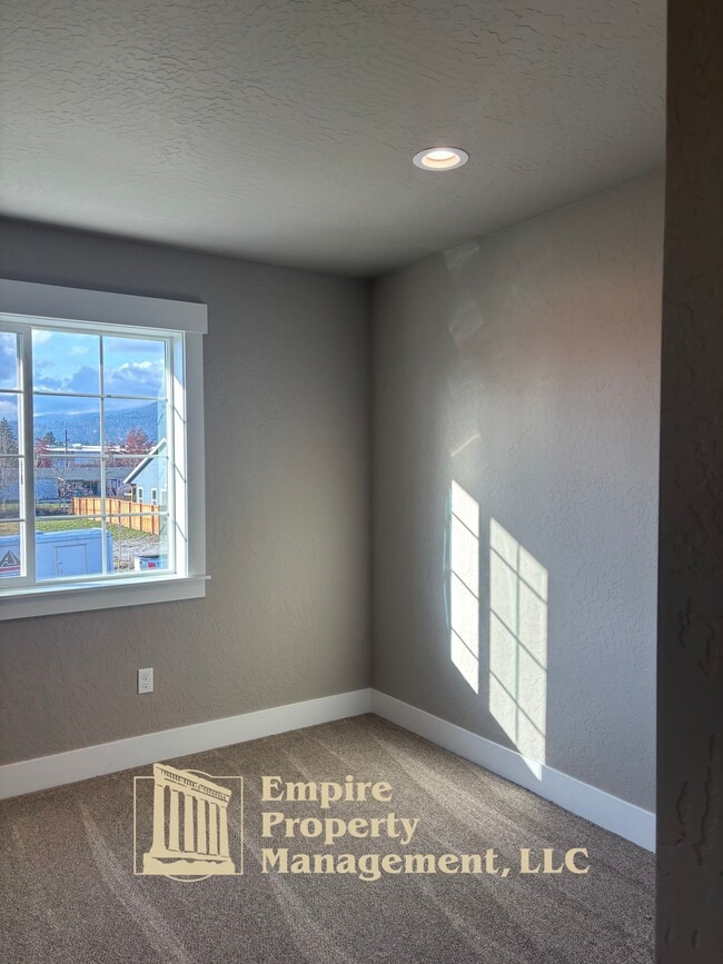 Building Photo - 1656 Irvine Wy