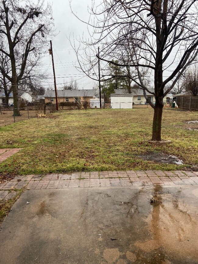 Building Photo - 1506 Canterbury St