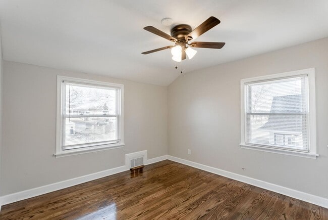 Building Photo - 2750 N 61st St