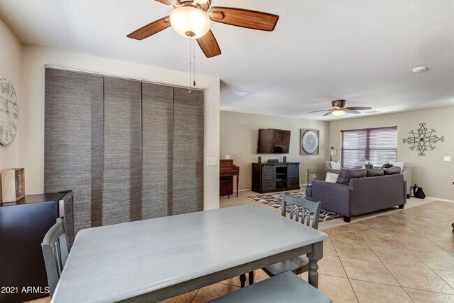 Building Photo - Fantastic Chandler Home!