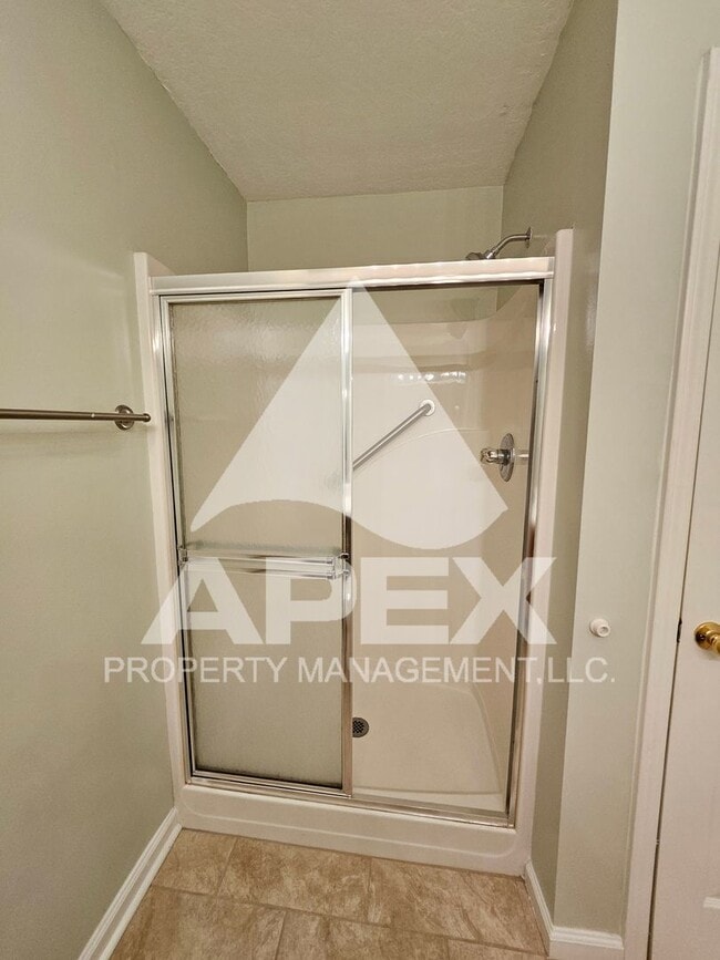 Building Photo - MOVE-IN SPECIAL, $1 RENT!! - Stunning 2 Bd...