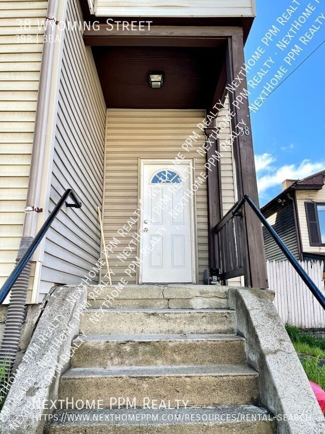 Building Photo - 38 Wyoming St