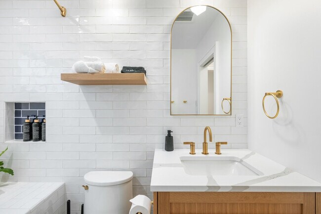 Building Photo - 2453 4th Ave W