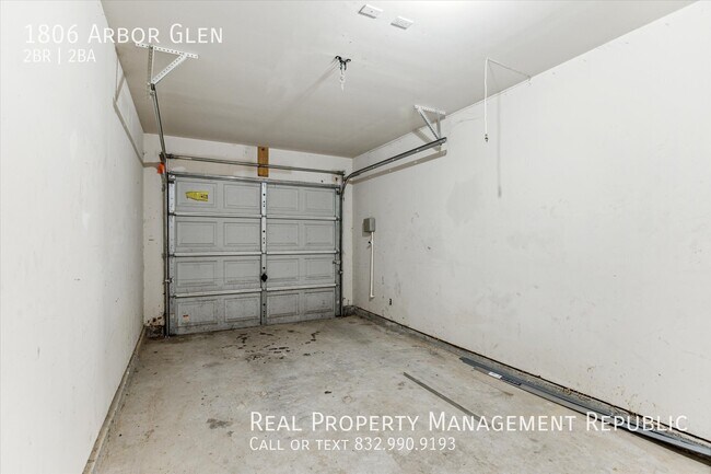 Building Photo - 1806 Arbor Glen