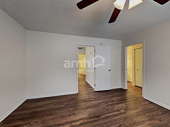 Building Photo - 2130 Summer Breeze Way