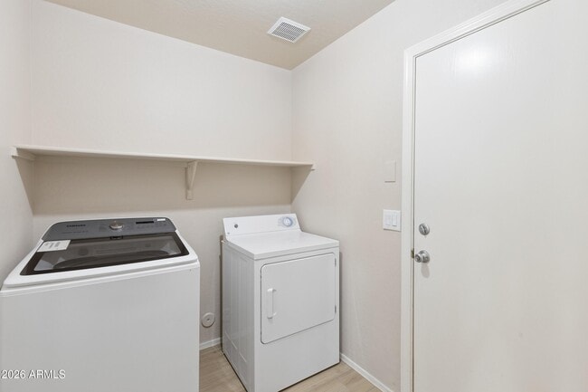 Building Photo - 1576 E Gabrilla Dr