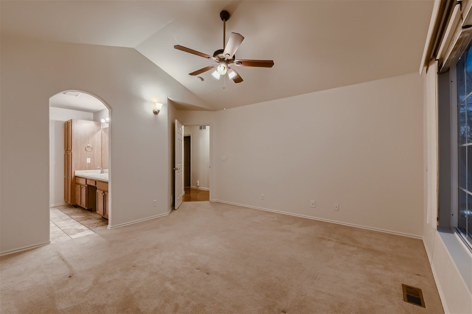 Building Photo - 2625 Fernwood Pl