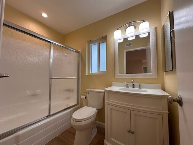 Building Photo - Beautiful 4-Bedroom Home located in one of most desirable neighborhoods