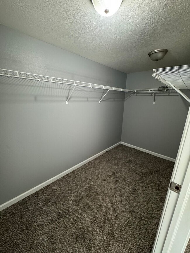 Building Photo - 3 bedroom/2 bath house