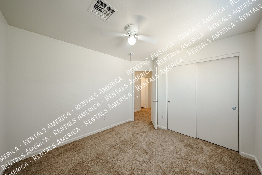 Building Photo - 8757 E Lomita Ave
