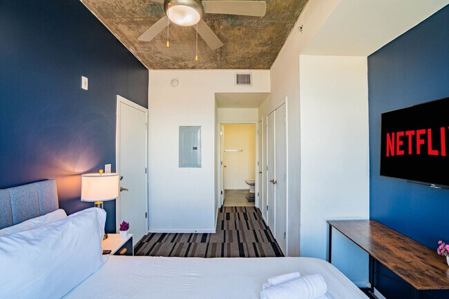 Building Photo - 333 E Roosevelt St