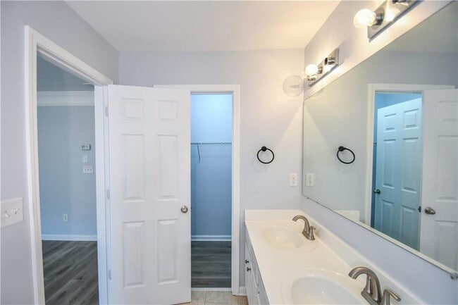 Building Photo - 2201 Landing Walk Dr
