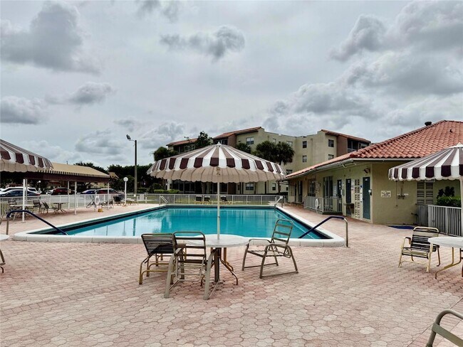Building Photo - 1810 N Lauderdale Ave