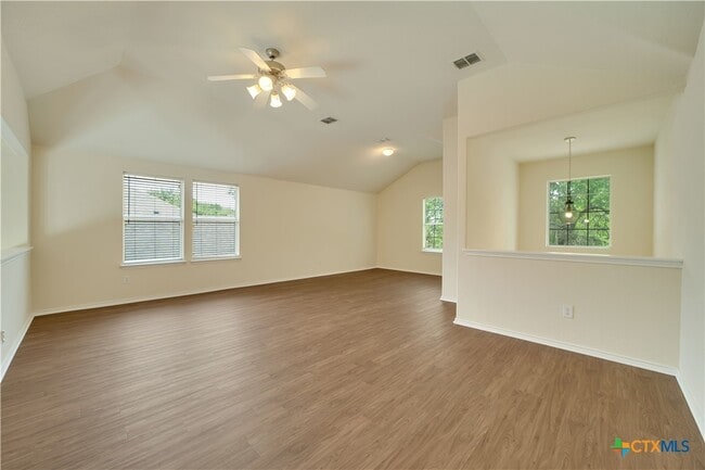 Building Photo - 121 Park Ln