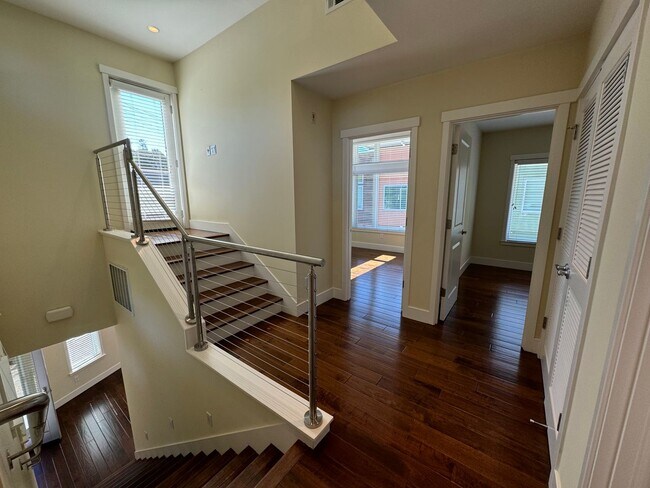 Building Photo - Modern 2 Bed / 1.5 Bath Home w/ Rooftop Deck; Garage w/ EV Outlet