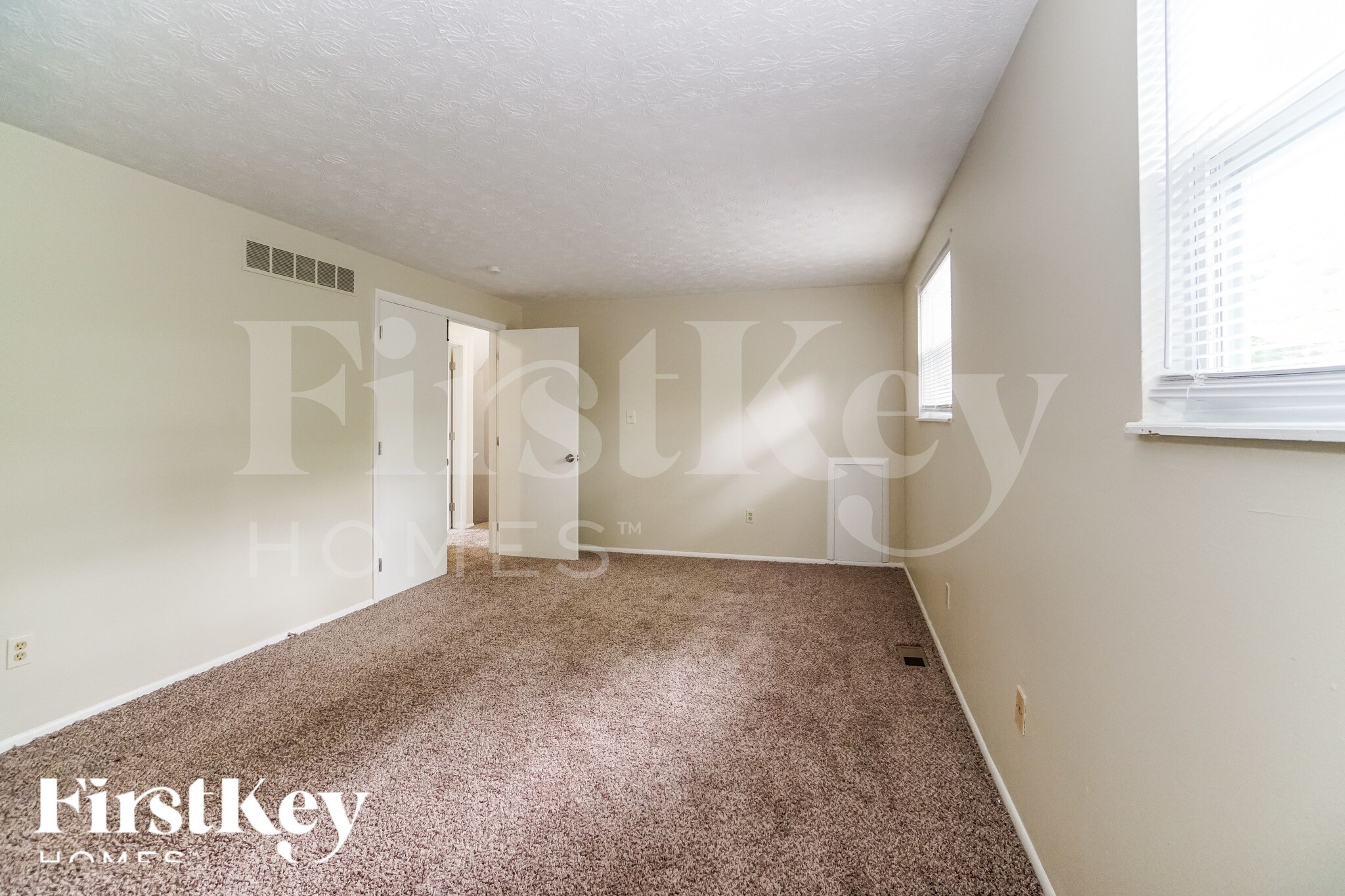 Building Photo - 161 Greenlake St