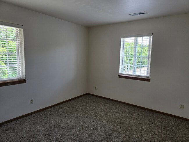 Building Photo - Riverbend Apts