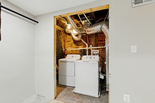 Building Photo - 3303 Piedmont Ave