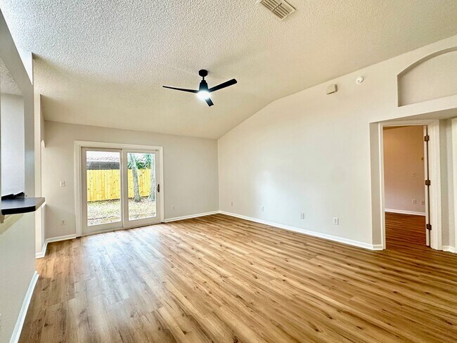 Building Photo - 5 minutes to the beach!  Remodeled Home!
