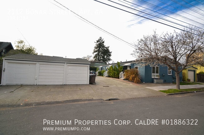 Building Photo - 2112 Bonar St