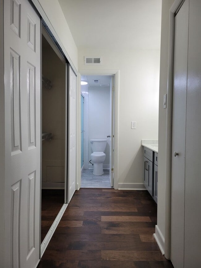 Building Photo - Remodeled 3 Bedroom 2 Bath Condo in Bon Air