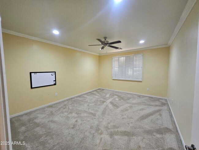 Building Photo - 3216 S Cottonwood Dr