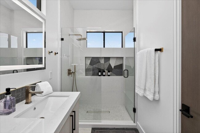 Building Photo - 51116 Avenida Mendoza