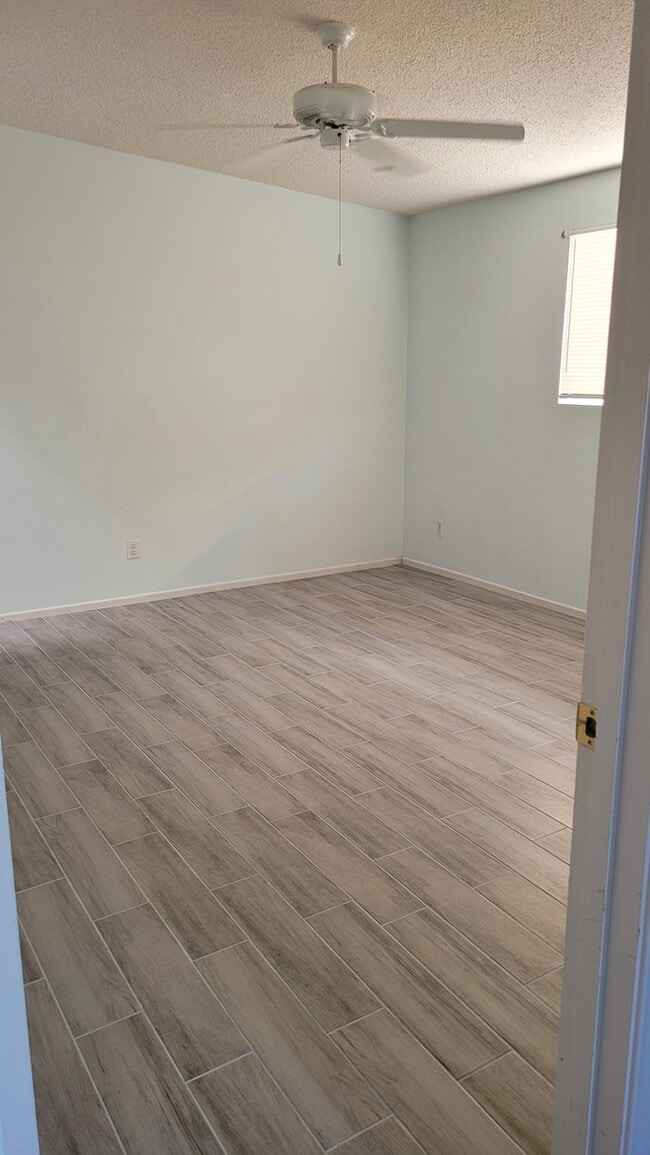 Building Photo - Freshly painted 3/2 house for rent near Cactus and SR51-MM