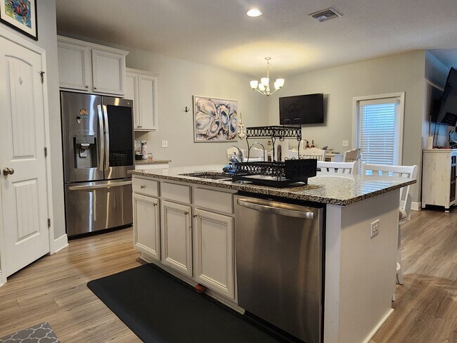 Building Photo - 104 Moonraker Cir