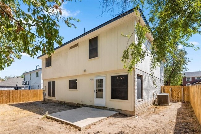 Building Photo - 2008 Logan Dr