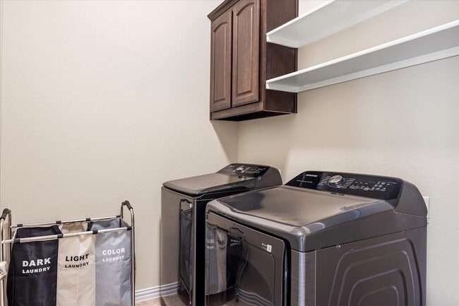 Building Photo - 228 Mineral Point Dr