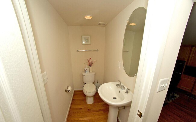Building Photo - 3152 Blue Barn Way