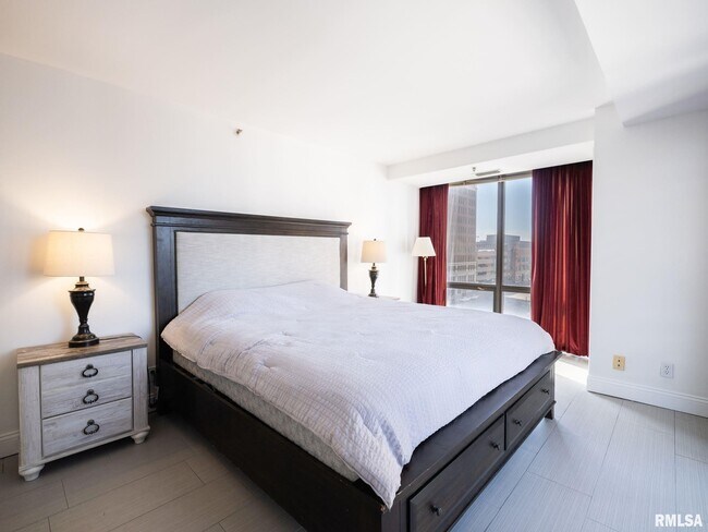 Building Photo - 123 SW Jefferson Ave