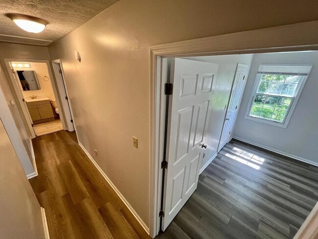 Building Photo - 1086 Duncan Ave