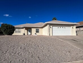Building Photo - Beautiful 4 bedroom, 2 bath home