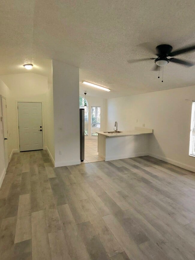 Building Photo - 7214 Edgewater Shores Ct